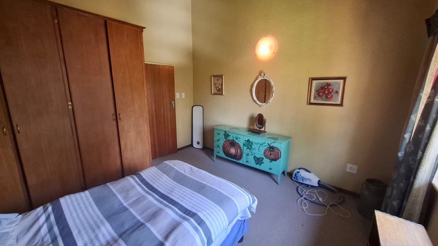 6 Bedroom Property for Sale in Mooivallei Park North West